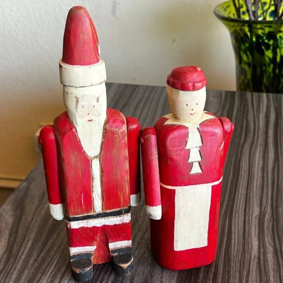Wolf Creek Folk Art Santa & Mrs Claus Figure Hand Carved & Painted Wood - Picture 3 of 15